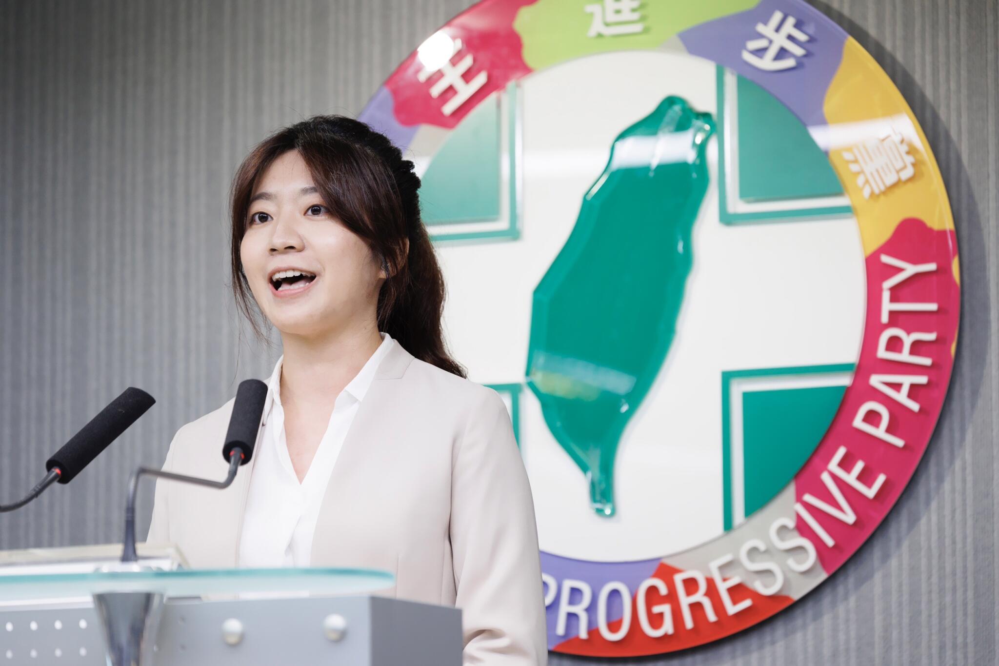 民進黨發言人超亮眼!正妹前主播黃彩玲、日系少女謝子涵入列 81 民進黨發言人謝子涵