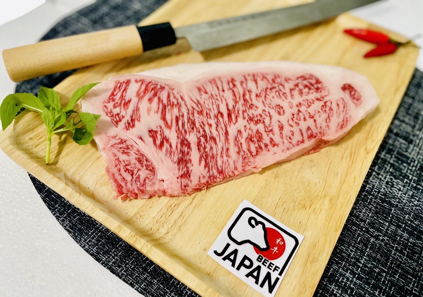 ▲來自日本熊本縣的頂級「和王」,需要經過日本食肉格付協會評選,油花分布非常的均勻。(圖/丟丟妹團隊/提供)