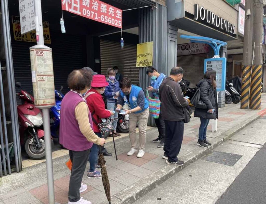 台北市已進入高齡化社會,在老人照護政策與福利上應該要提升來因應需求。