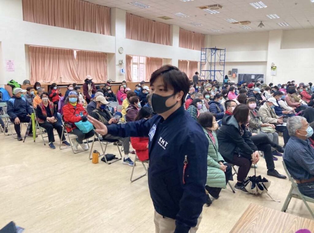 台北市被列為疫情高風險區域,中央已同意進行類普篩,民眾要多注意自身健康狀況。