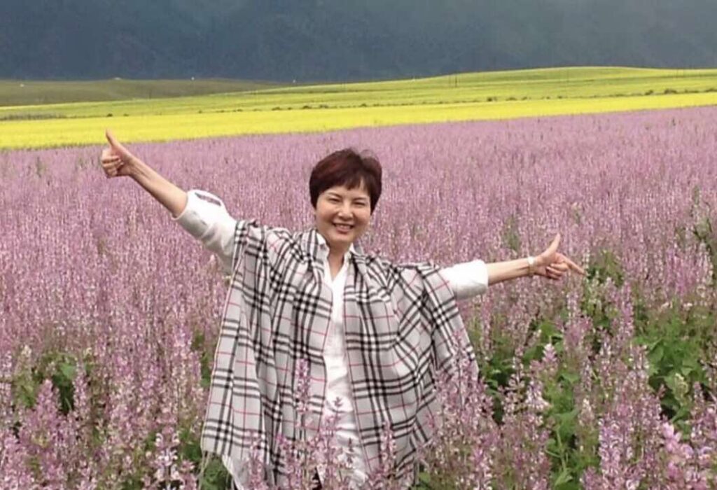 雍大集團丁羅育總經理,跟著愛相隨胼手胝足,與陳董事長共同打造中醫藥園區的新未來及理念