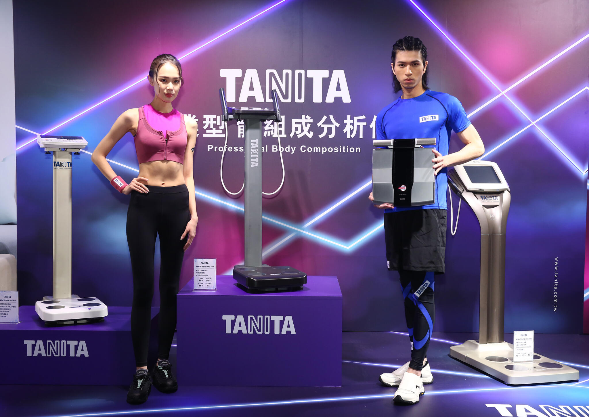 力邀球后戴資穎成品牌代言人 TANITA全球熱銷破億台再推旗艦新機 61 TANITA雙頻旗艦機RD 545利用「高頻」和「低頻」進行分析,量測數據精準詳盡TANITA提供