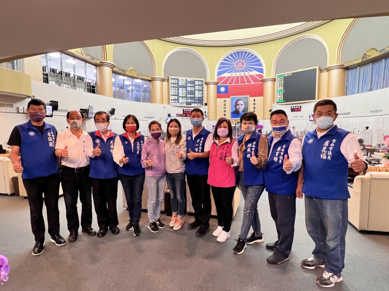 台南藍軍嗆民進黨政府招商不蓋焚化爐不准民間蓋 致環保蟑螂滿天飛