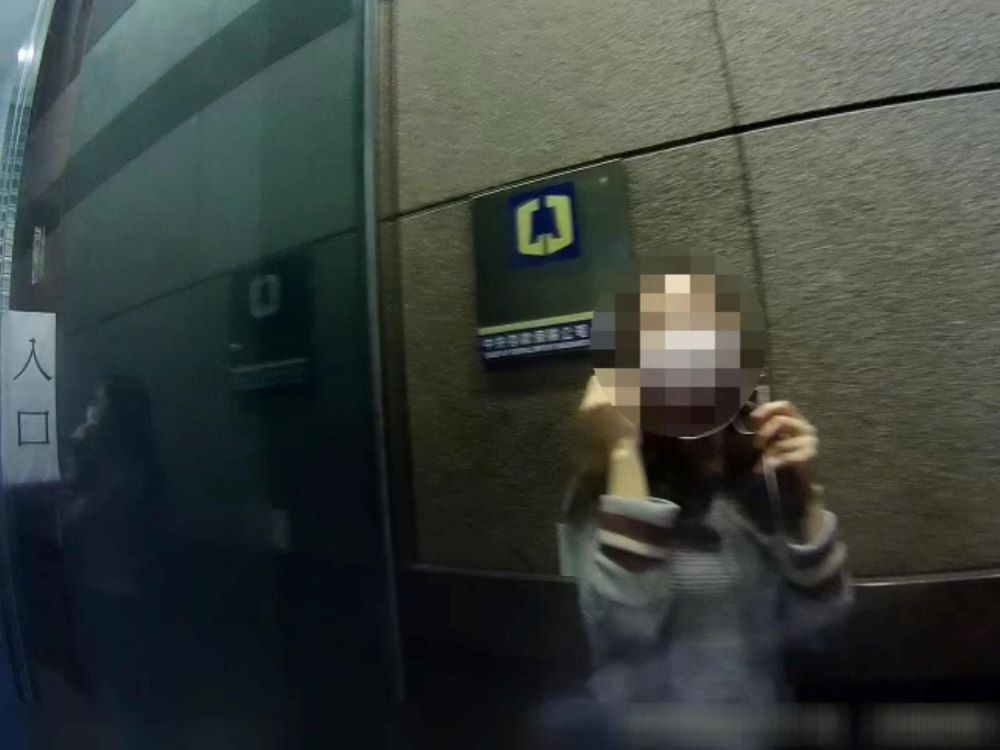員警到場尋找遭詐騙女子