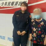 ▲紀姓阿嬤招小黃卻攔到警車,女警以巡邏車載著阿嬤回家,阿嬤親上派出所致謝 (圖/台中市警察局 提供)