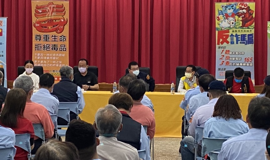 ▲通霄警特別導入社區犯罪防範,藉由「反毒品」、「防竊盜」及「反詐騙」等預防犯罪宣導維護民眾生活安全 (圖/苗栗縣警察局 提供)