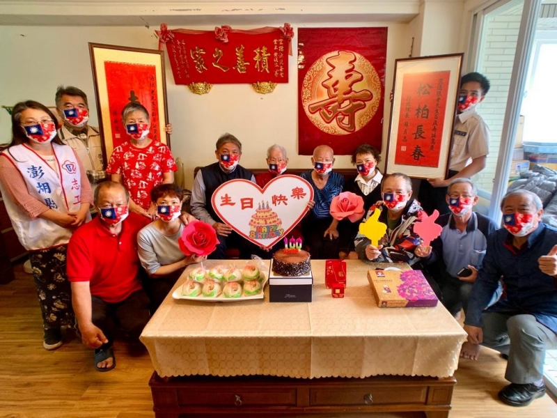 澎湖縣榮服處為百歲榮民黃通根慶生