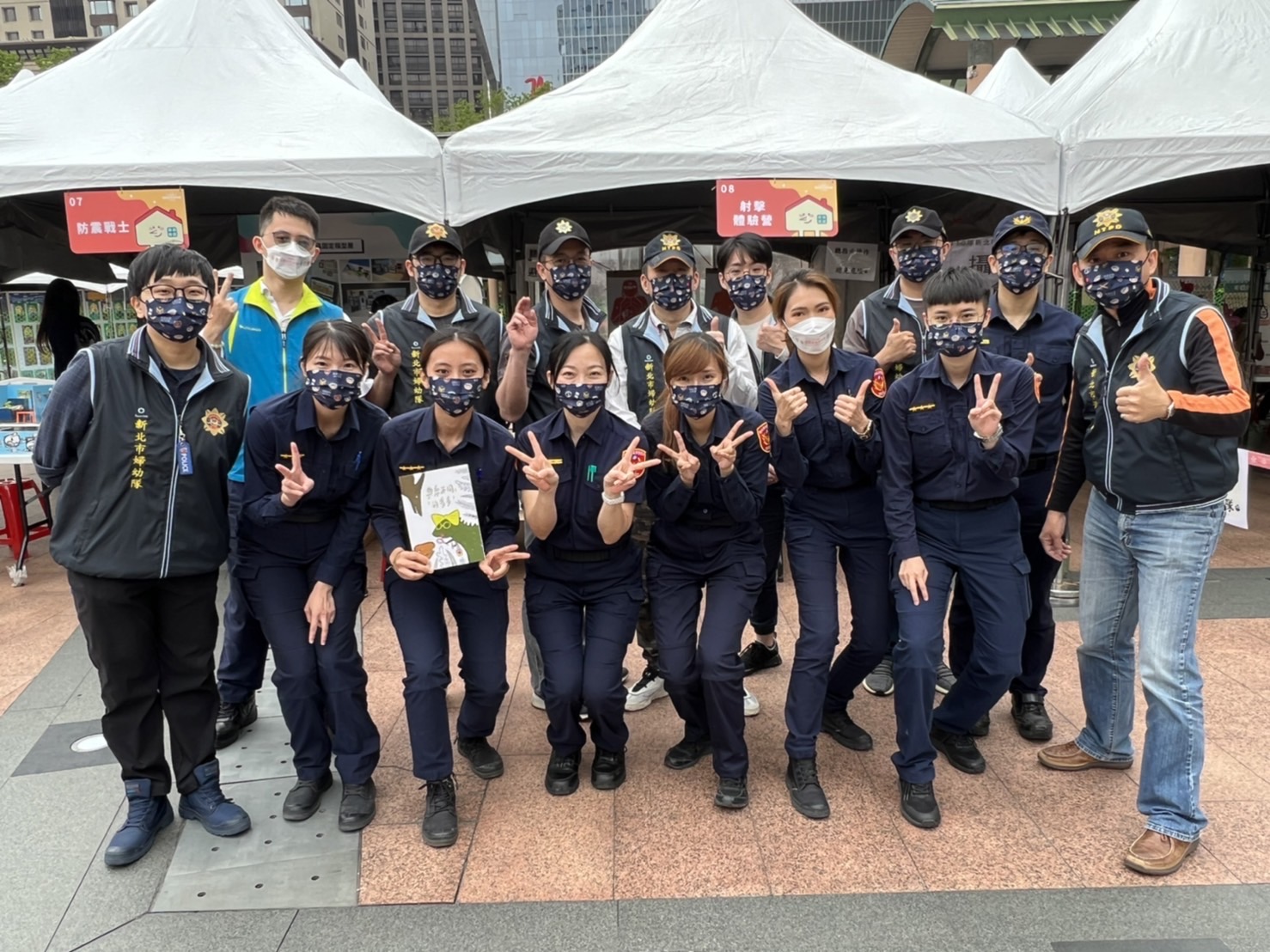 圖片說明:新北市婦幼警察隊也在現場設攤宣導婦幼安全。(記者戴昱弘翻攝)