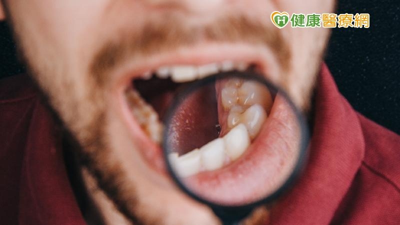 中年男嘴角潰瘍以為免疫力差 醫苦勸:這是口腔癌