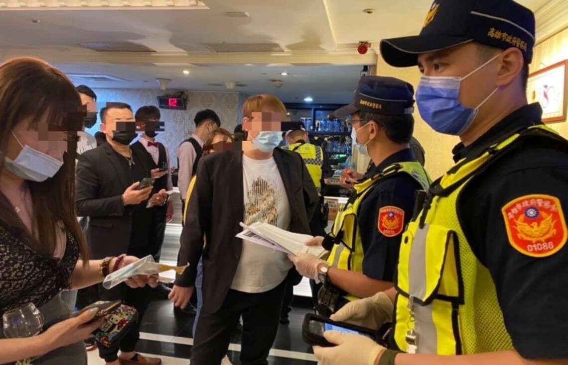 媒體報導高雄警罵翻了 幫八大業者發放快篩劑等 市警局澄清說明