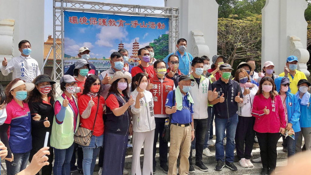高雄市左營蓮池潭淨潭活動 環保尖兵攜手清淨家園