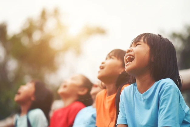group-kids-friend-laughing-together_1150-3911 group-kids-friend-laughing-together_1150-3911