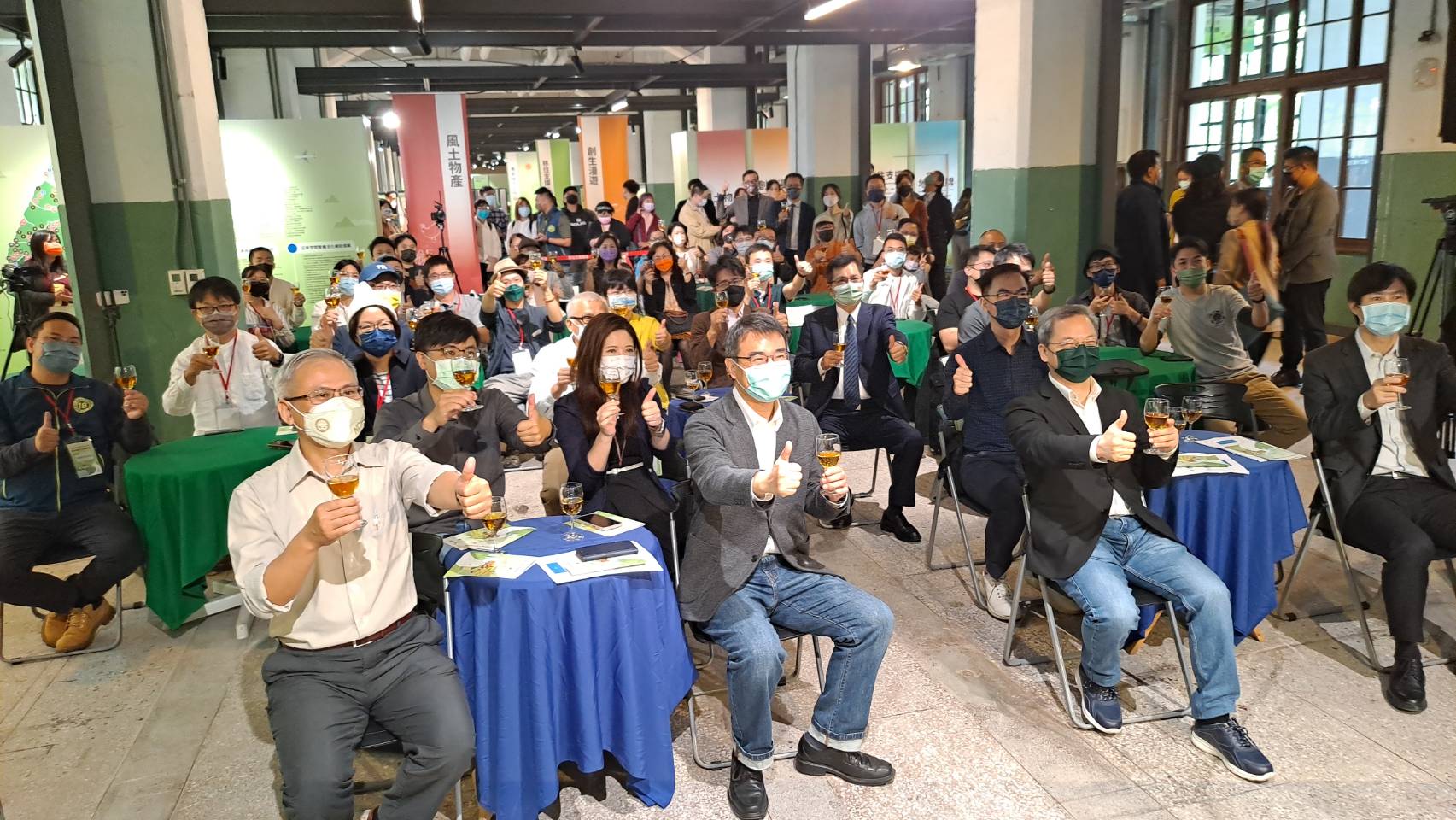 ▲國發會舉辦「地方創生成果展」現場大合照。(圖/國發會提供)