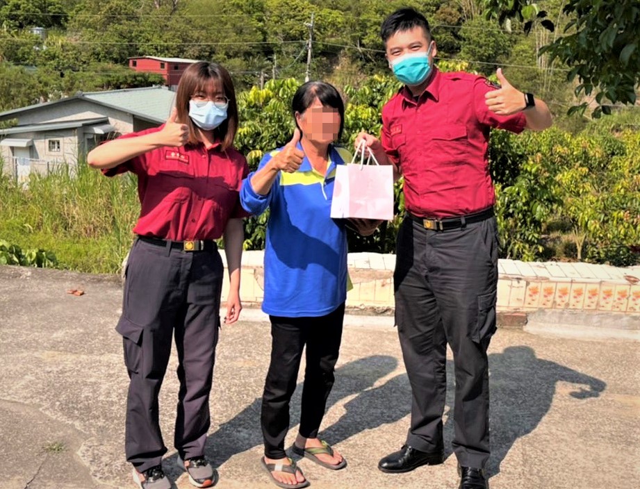 婦人胸痛失去意識電擊救命新生
