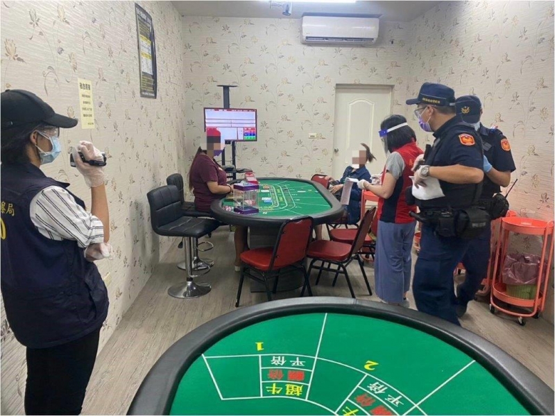 防範疫情破口 東港警聯合稽查特定娛樂場所