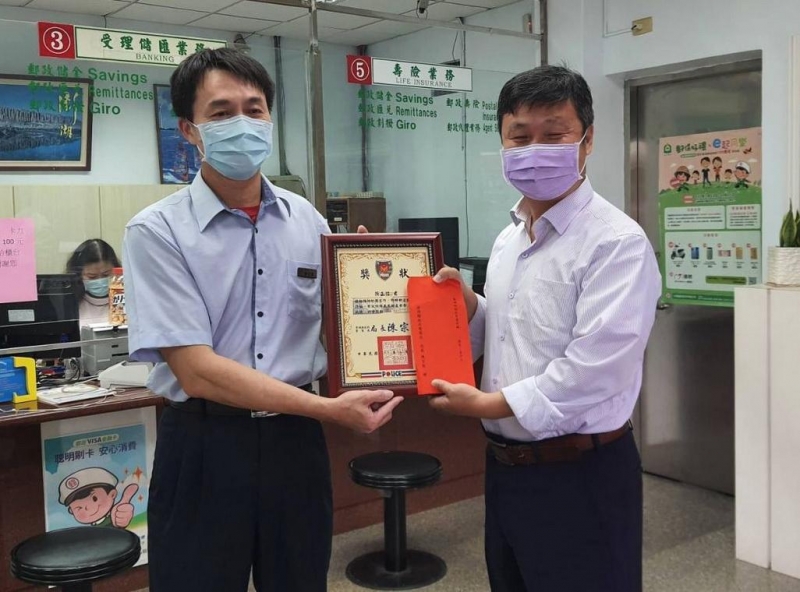 白沙警分局長表揚阻詐成功郵局行員