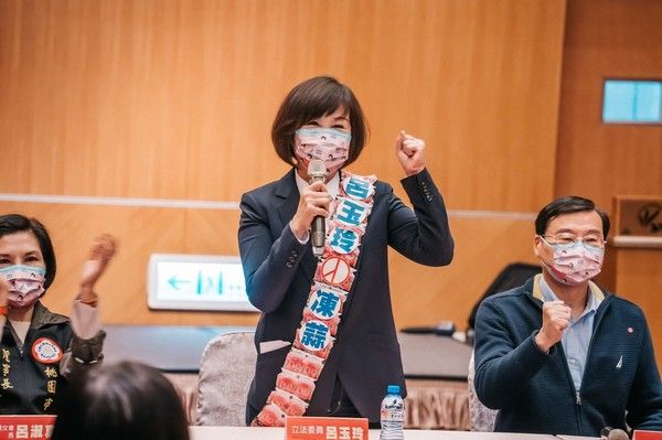 圖片說明：國民黨立委呂玉玲宣布參選桃園市長，地方實力相當雄厚紮實。(記者宋紹成翻攝)