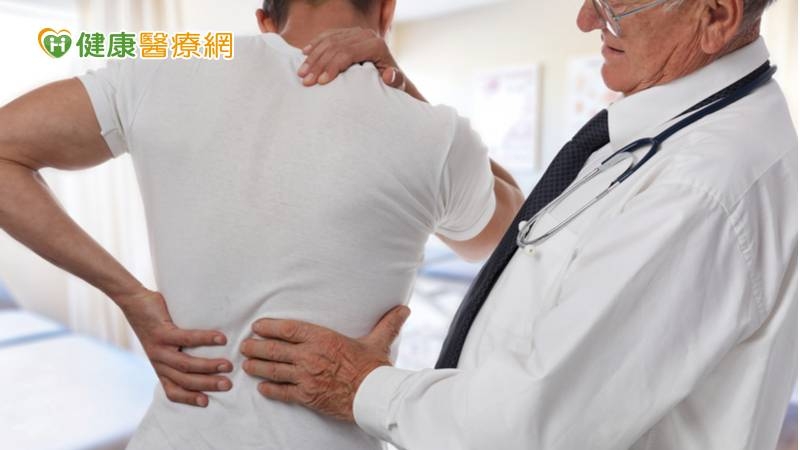 走路沒有「腳踏實地」的感覺 當心「頸椎狹窄」惹禍