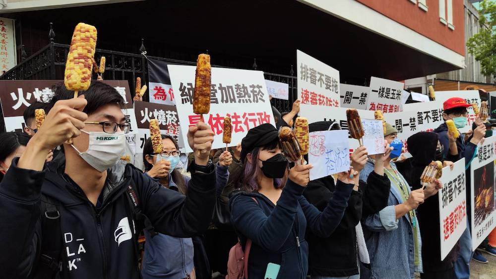 菸防法修正案排審 網友立院外舉玉米陳情 66 99048