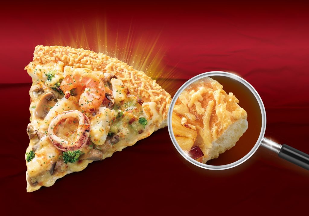 必勝客Pizza Hut EXPRESS板橋車站店獨家推出「黃金帕瑪森餅皮」單片比薩,人氣口味「星級白醬海鮮」美味再升級!