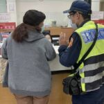 ▲謝姓女子網路戀情暈船,欲臨櫃匯款10萬元給未曾謀面的「哥哥」,員警獲報後急赴攔阻 (圖/台中大甲分局 提供)