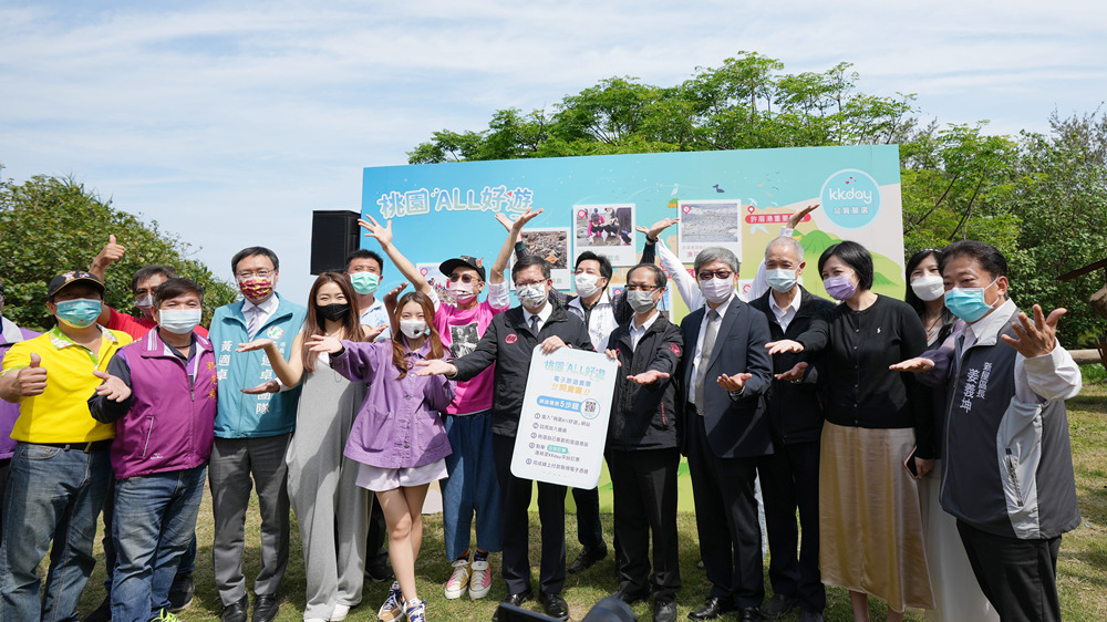 ▲知名網路節目鬧著玩團隊擔任桃園All好遊神秘嘉賓,推薦桃園十大里山里海生態遊程。(圖/桃園市府海岸管理工程處提供)
