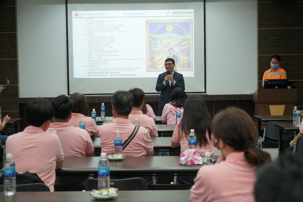 走出教室印證理論 台師大EMBA探訪高屏隱形冠軍 57 大田精密董事長李孔文與台師大EMBA師生分享