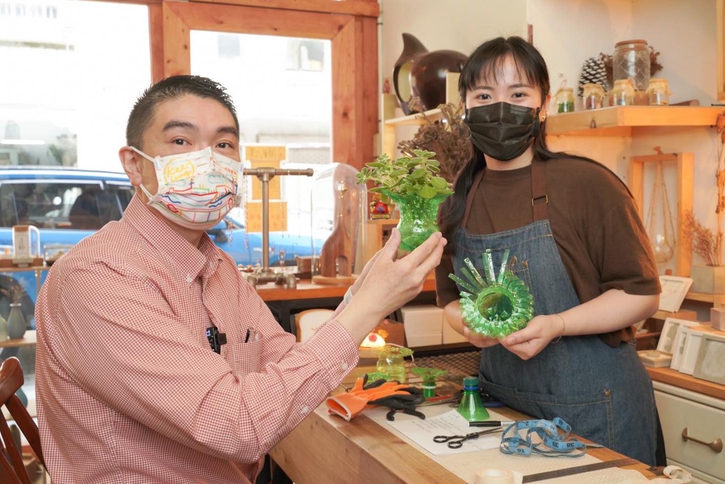 世界地球日謝國樑拜訪金工設計師期許打造基隆在地特色文創聚落