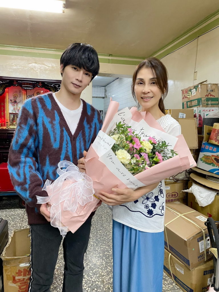 暖男歌手古曜威，第四波主打歌「就像我一樣」MV，邀請了知名演員梁佑南攜手演出母子