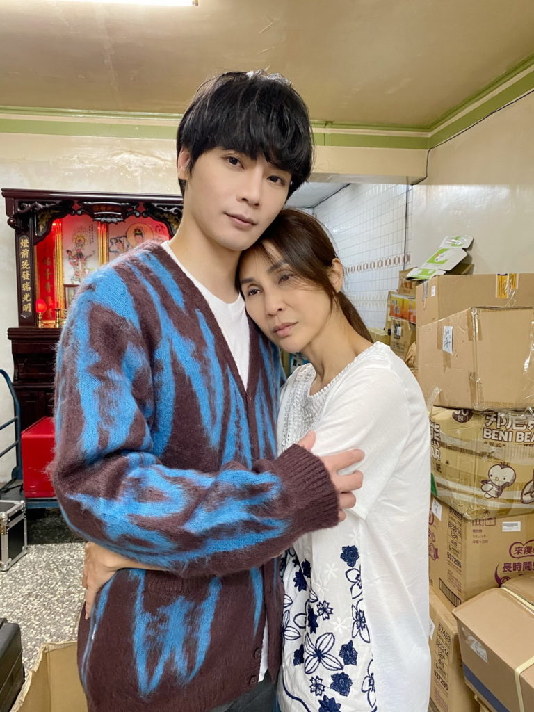 暖男歌手古曜威，第四波主打歌「就像我一樣」MV，邀請了知名演員梁佑南攜手演出母子
