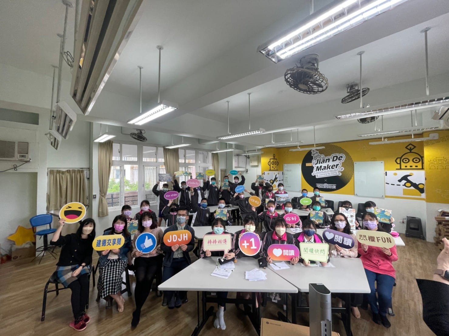 世界書香日基隆市建德國中「閱讀快閃棒棒相傳」傳遞知識與文化