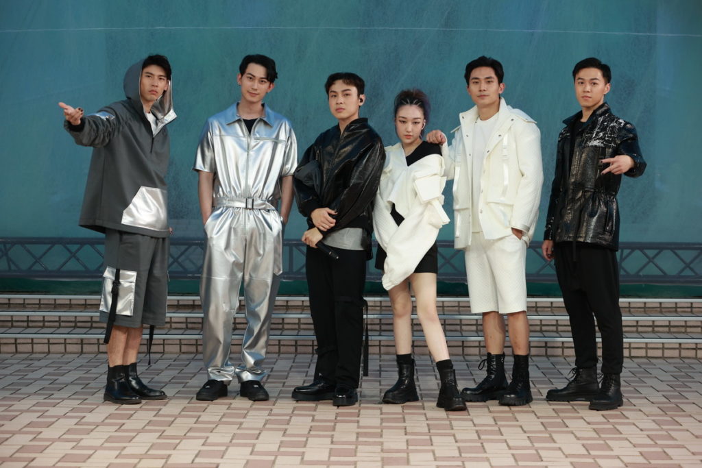 走秀藝人(由左至右)馮秉軒、林志宇、顏佑庭、王敏淳、林家佑、游書庭