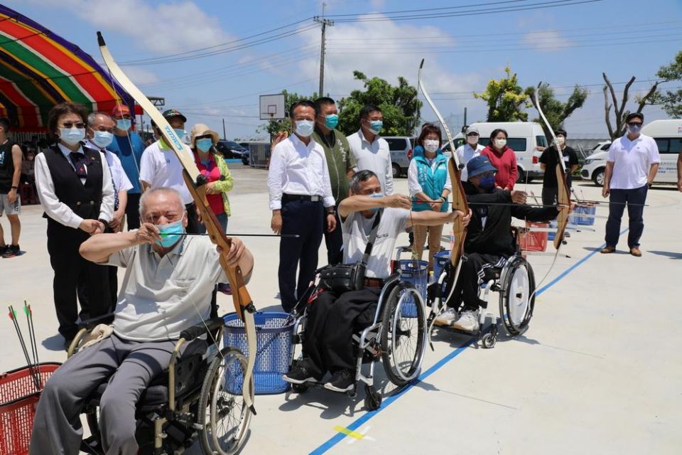 法鼓山基金會捐修建身障射箭運動基地暨頒獎助學金