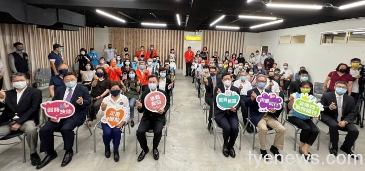 安得烈慈善協會新竹辦事處今天在眾多貴賓見證下盛大開幕。 安得烈慈善協會新竹辦事處今天在眾多貴賓見證下盛大開幕。
