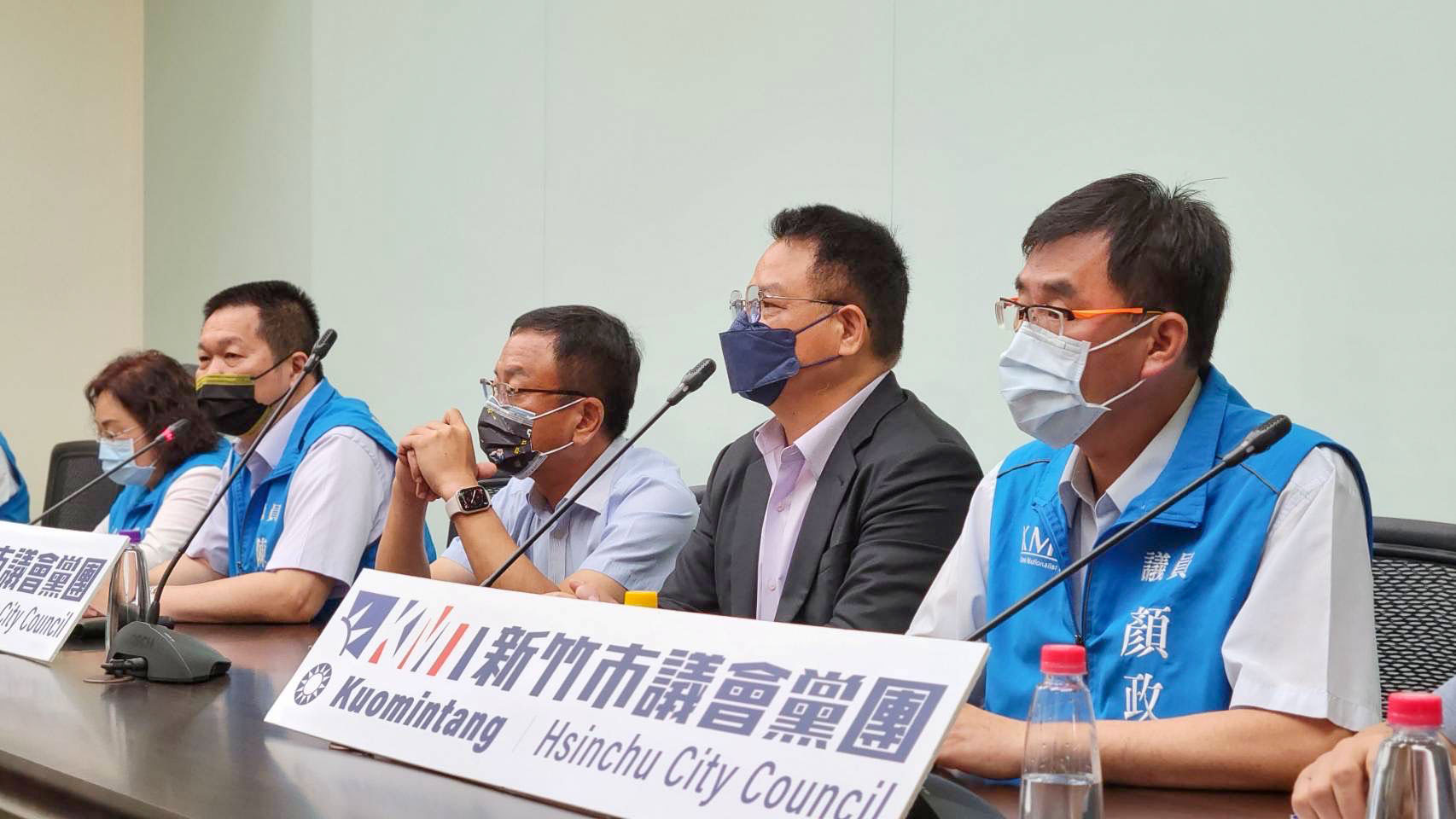 ▲新竹議會黨團記者會現場,(右二)為新竹市長參選人林耕仁。(圖/新竹議會提供)