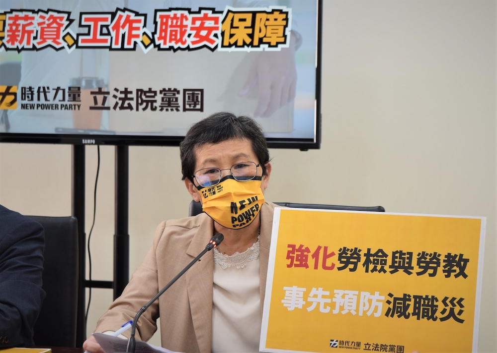 五一勞動節前夕 時代力量籲政府正視通膨問題 落實勞工職安保障 61 時代力量立委陳椒華出席「通膨來襲,疫情衝擊,勞工要薪資、工作、職安保障」記者會。