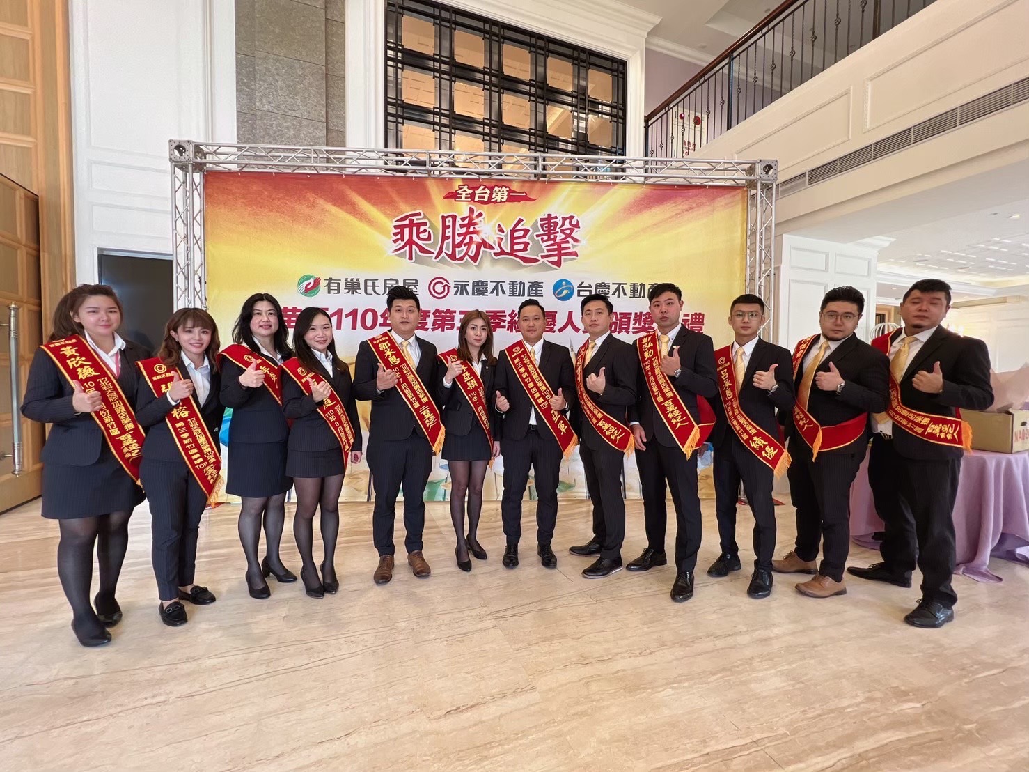 永慶房產加盟四品牌桃竹苗Q1業績居全台之冠 誠實服務成就高業績 74 圖說 永慶不動產資深店東陳時玄認為「主動揭露成交行情到門牌」服務,吸引客戶上門,帶動團隊績效倍增。圖片 永慶房產集團提供