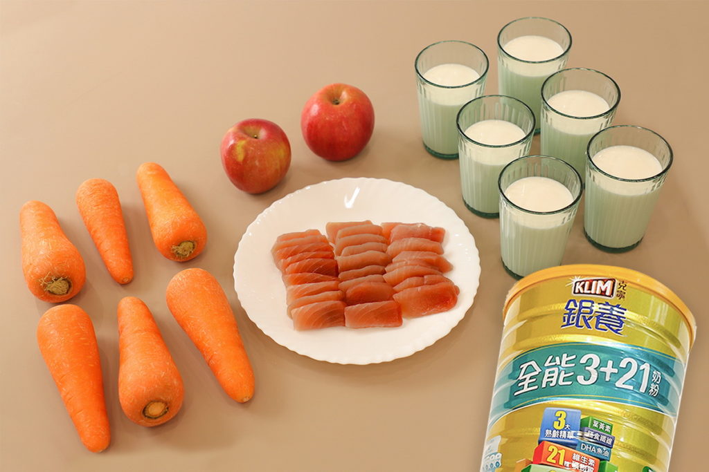 每天2杯克寧銀養「全能3+21」,相當於補充:500公克 (約25片) 鮪魚片的DHA、1公斤胡蘿蔔(約6根)的葉黃素、2顆蘋果的膳食纖維,及6杯全脂鮮乳的高鈣攝取。