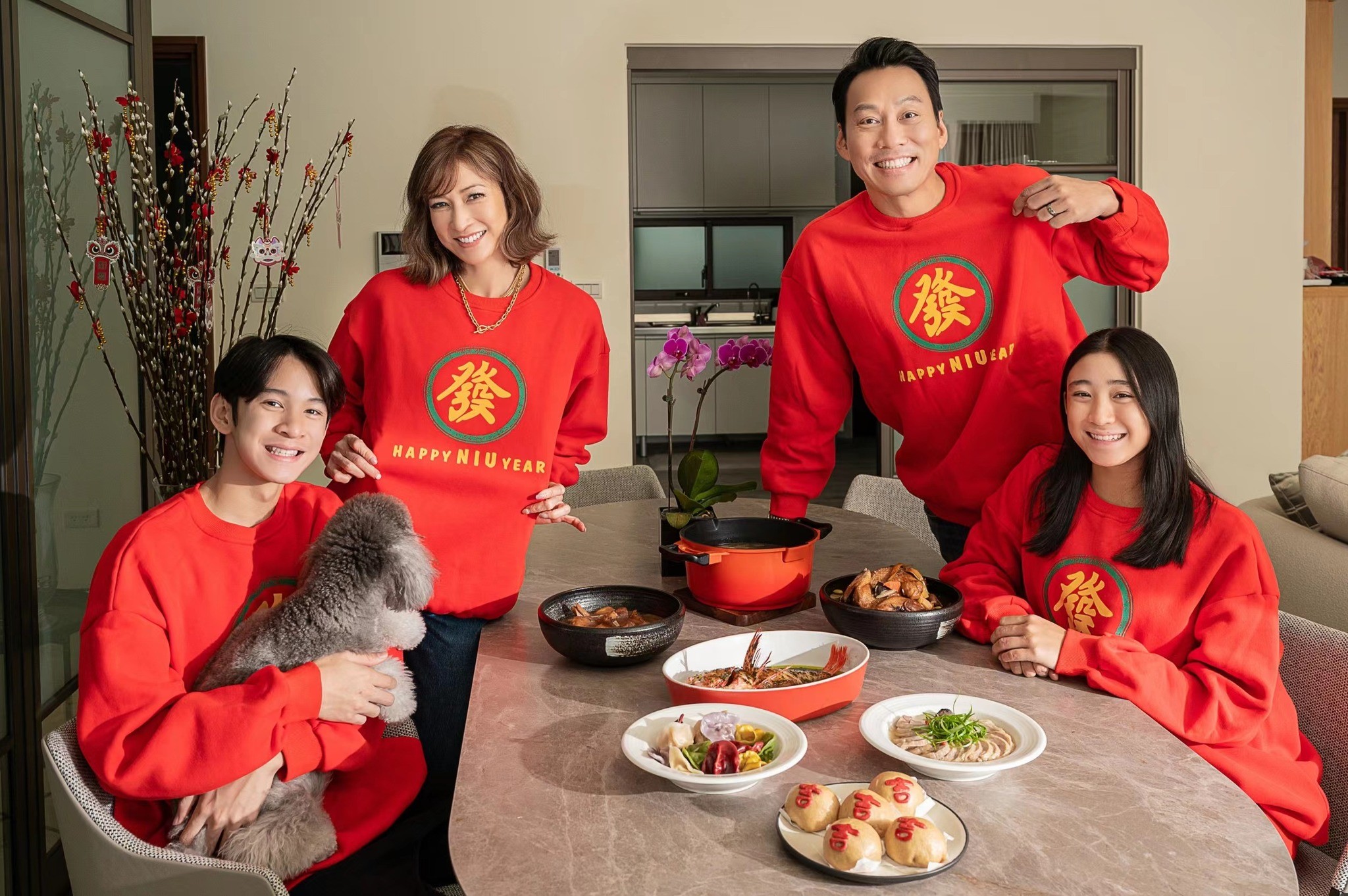全方位媽媽李詠嫻保養三秘方 動得早、吃得少、凍得剛剛好 65 李詠嫻一家四口幸福和樂。