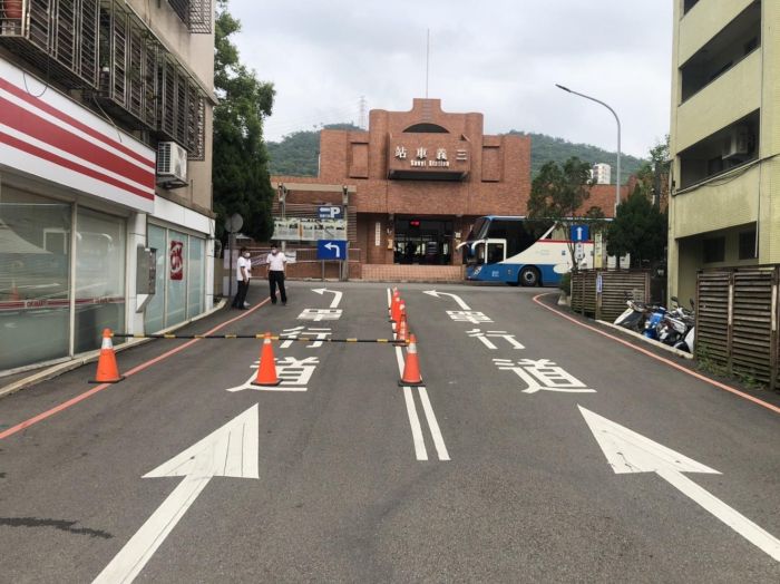 五一火車停駛 苗栗警方及監理站動員演練類火車疏運動線