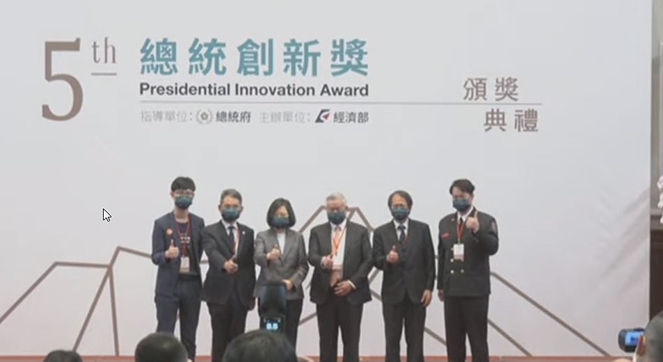 本(五)屆由財團法人均一平台教育基金會、經濟部水利署、成功大學蔡明祺講座教授、旺宏電子吳敏求董事長及彰化縣消防局宋明哲隊員共5名奪得殊榮
