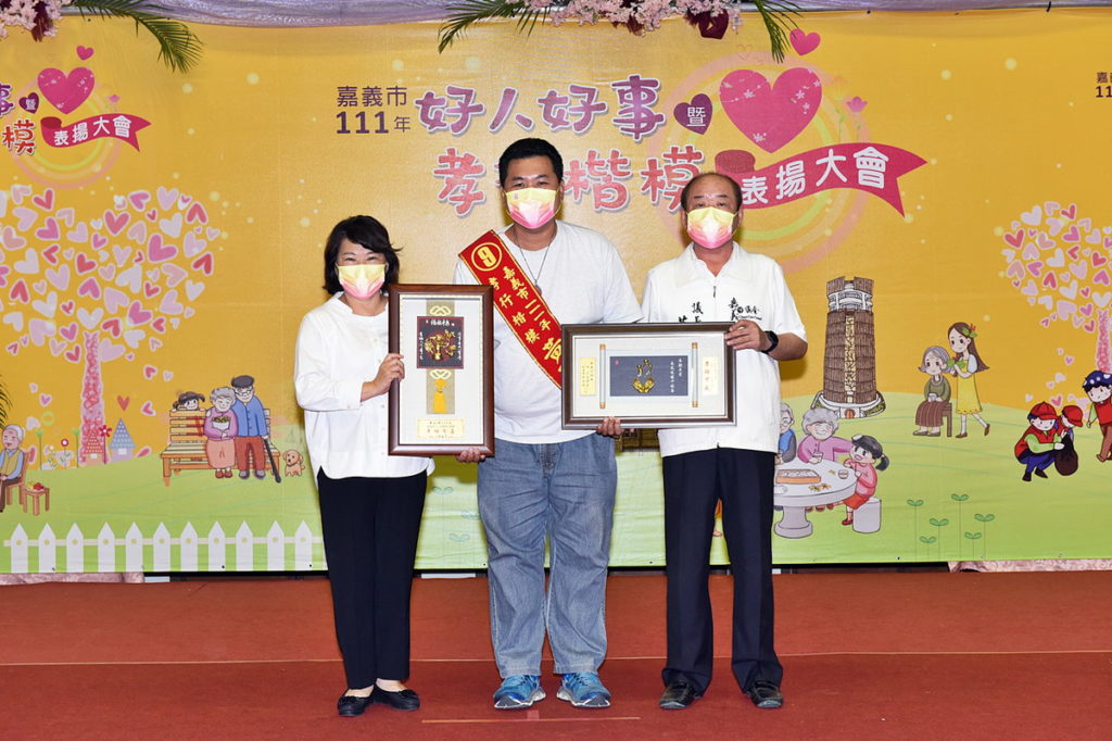 孝行楷模黃政雄