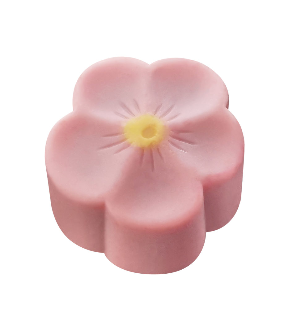 LOVE GODIVA限定，櫻花造型草莓白巧克力 NT$100