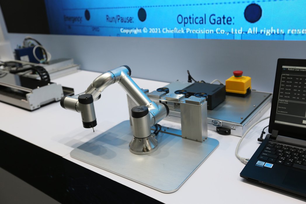 直得科技發表CPC Robot/Studio PLC 寫微型六軸機械手臂新篇章