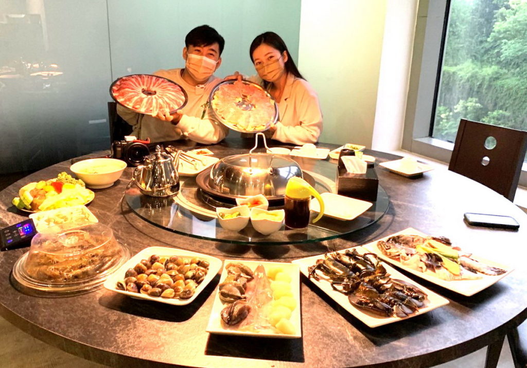 加碼餐飲回饋,當日累計滿3,000元送200元抵用券。網紅六一遛阿寬至漉 海鮮蒸氣鍋來店消