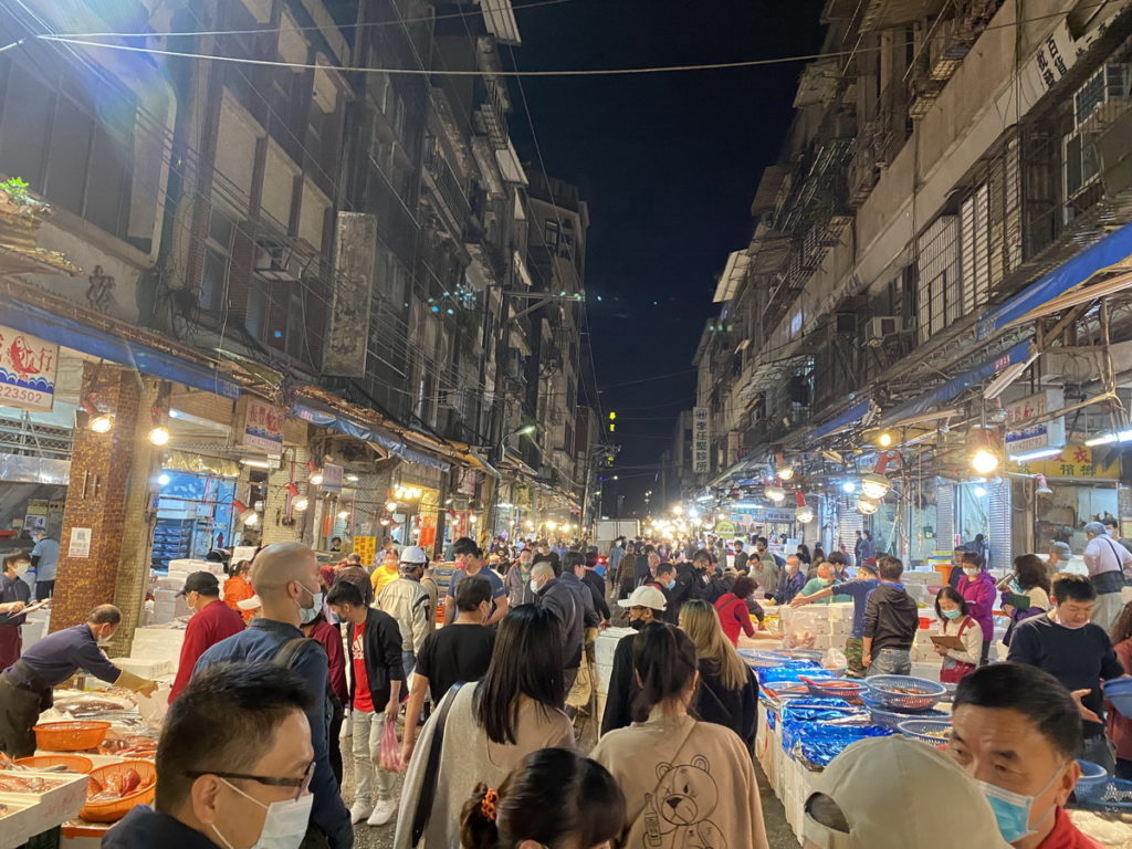 老爺式旅行將帶旅人體驗在地生活日常,如基隆崁頂魚市場深夜叫賣文化,開發有別以往的城市旅遊行程