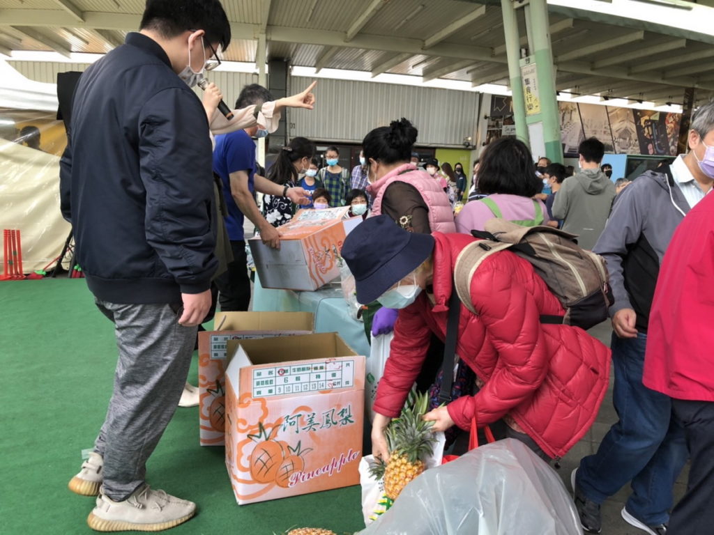 嘉義鳳梨台北花博市集品嚐活動 民眾比讚秒殺完售