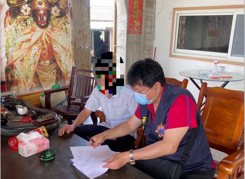 ▲通霄警分局透過事先勸導約制,避免搶轎衝突情事發生,維護民眾安全 (圖/苗栗縣警察局 提供)