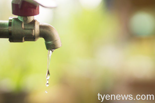 停水 水公司 close up water drop from tab leaking water 34670 157