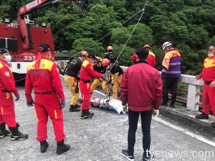 LINE ALBUM 復興區防疫關懷包捐贈 大漢橋墜落救助 220501 2